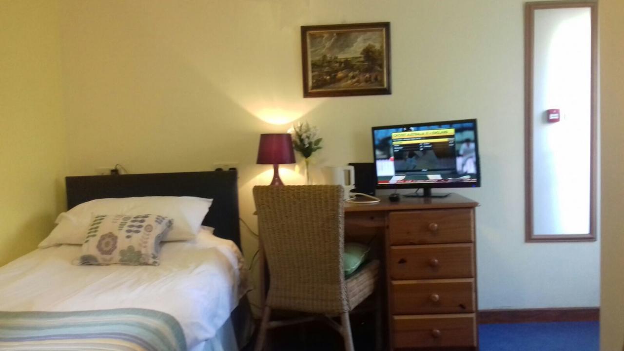 Stag Coach House Hotel Carmel ภายนอก รูปภาพ